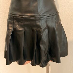 Elegant Black Skater Leather Skirt